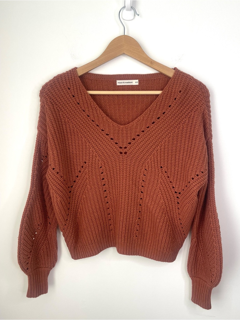 Moon & madison Rust V-Neck Sweater size XS